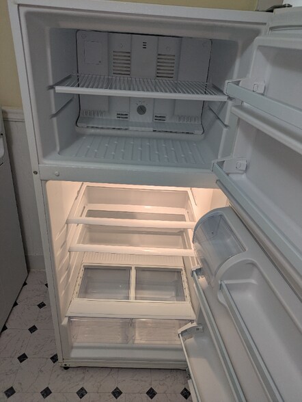 Building Photo - 47 Knapp St