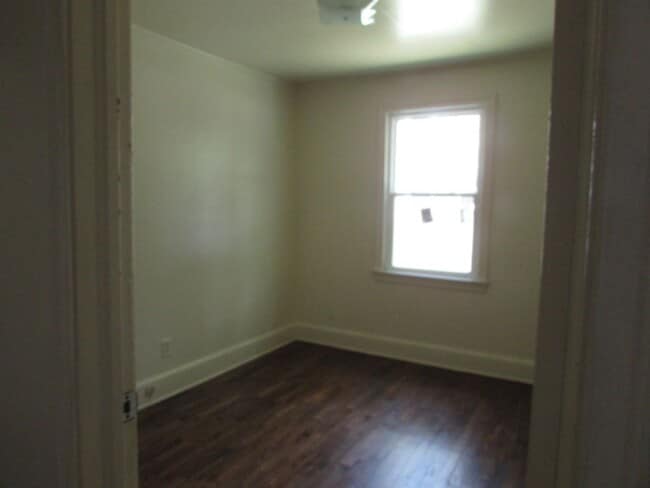Building Photo - Spacious Three Bedroom