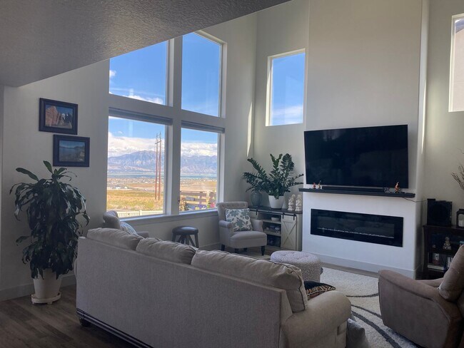 Building Photo - Lovely Home For Rent In Saratoga Springs, UT