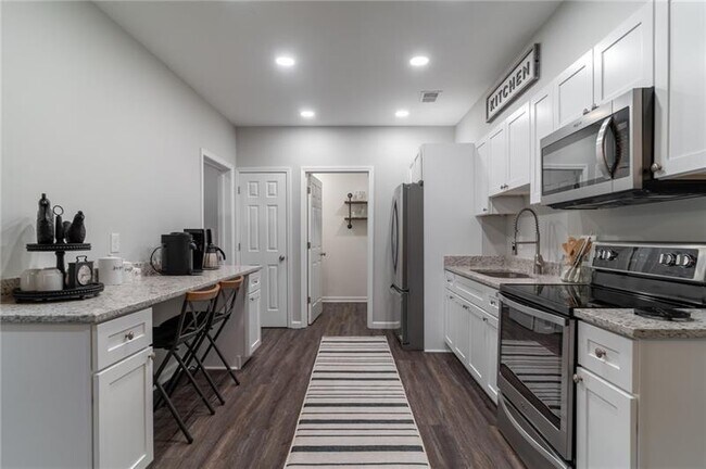 Building Photo - 301 Cochin Dr