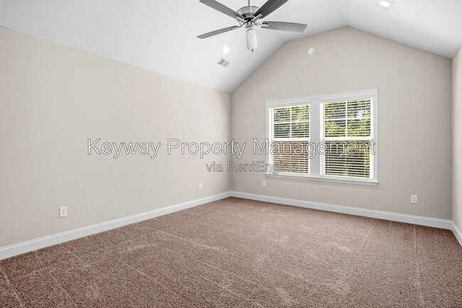 Building Photo - 3225 Venetian Dr