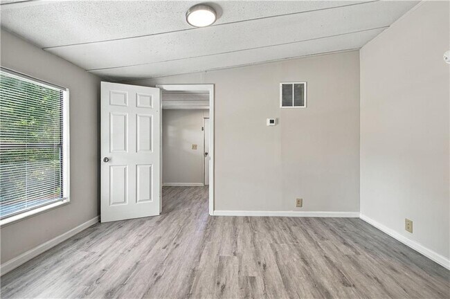 Building Photo - 8155 Knight Ln
