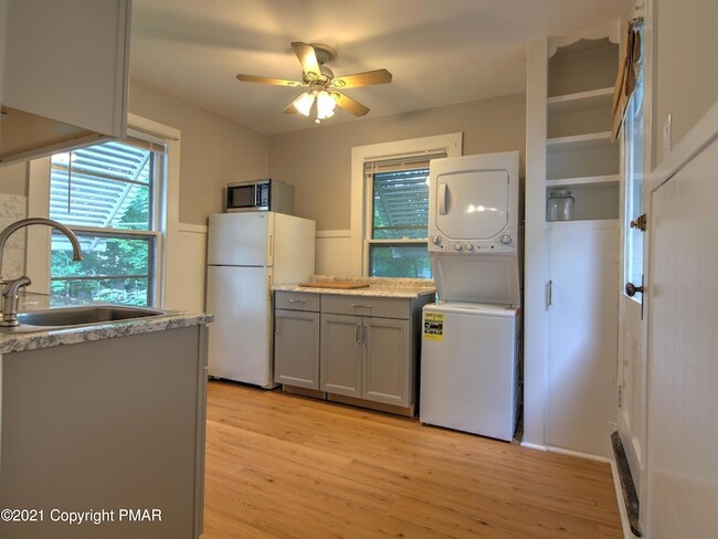 Building Photo - 707 Scott St