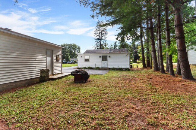 Building Photo - 1006 Bailey Rd