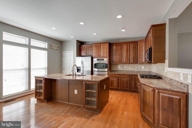 Building Photo - 1739 Theale Way