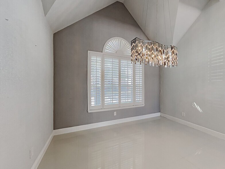 Building Photo - 14620 Stratford Ct