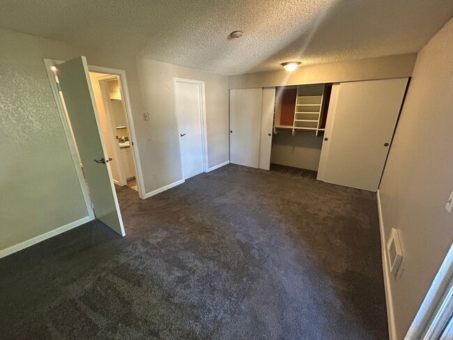 Building Photo - Fantastic 2 bed 1.5 bath townhome in Lynnw...