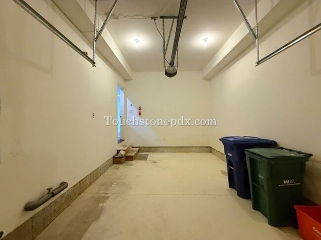 Building Photo - 16316 SE Scoria Ln