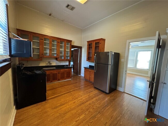 Building Photo - 435 N Milam St
