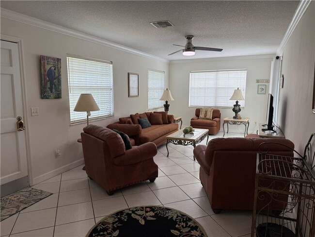 Building Photo - 2015 15th Ln