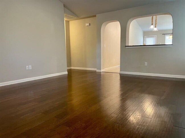 Building Photo - 18320 Friendship Hill Dr