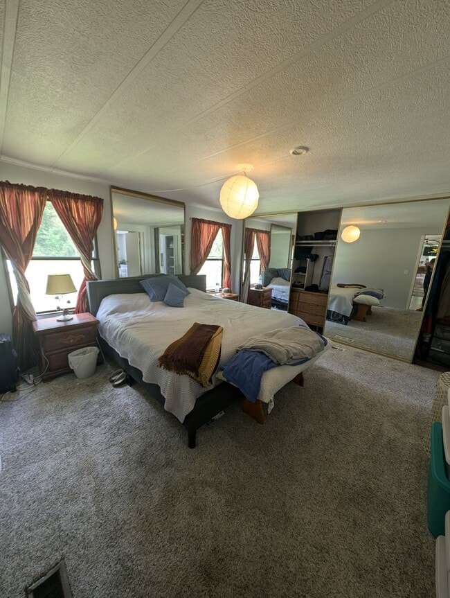 Building Photo - Seabeck 3 Bedroom Oasis Available for Rent...