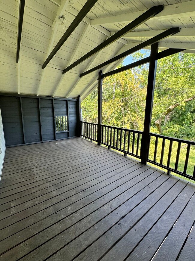 Building Photo - Spacious 4-Bedroom Home with 2 Kitchens | West Ann Arbor
