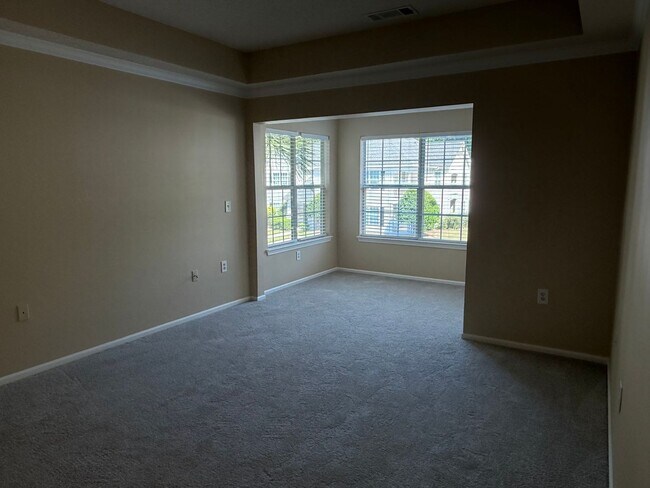 Building Photo - Two bedroom two bath second floor unit