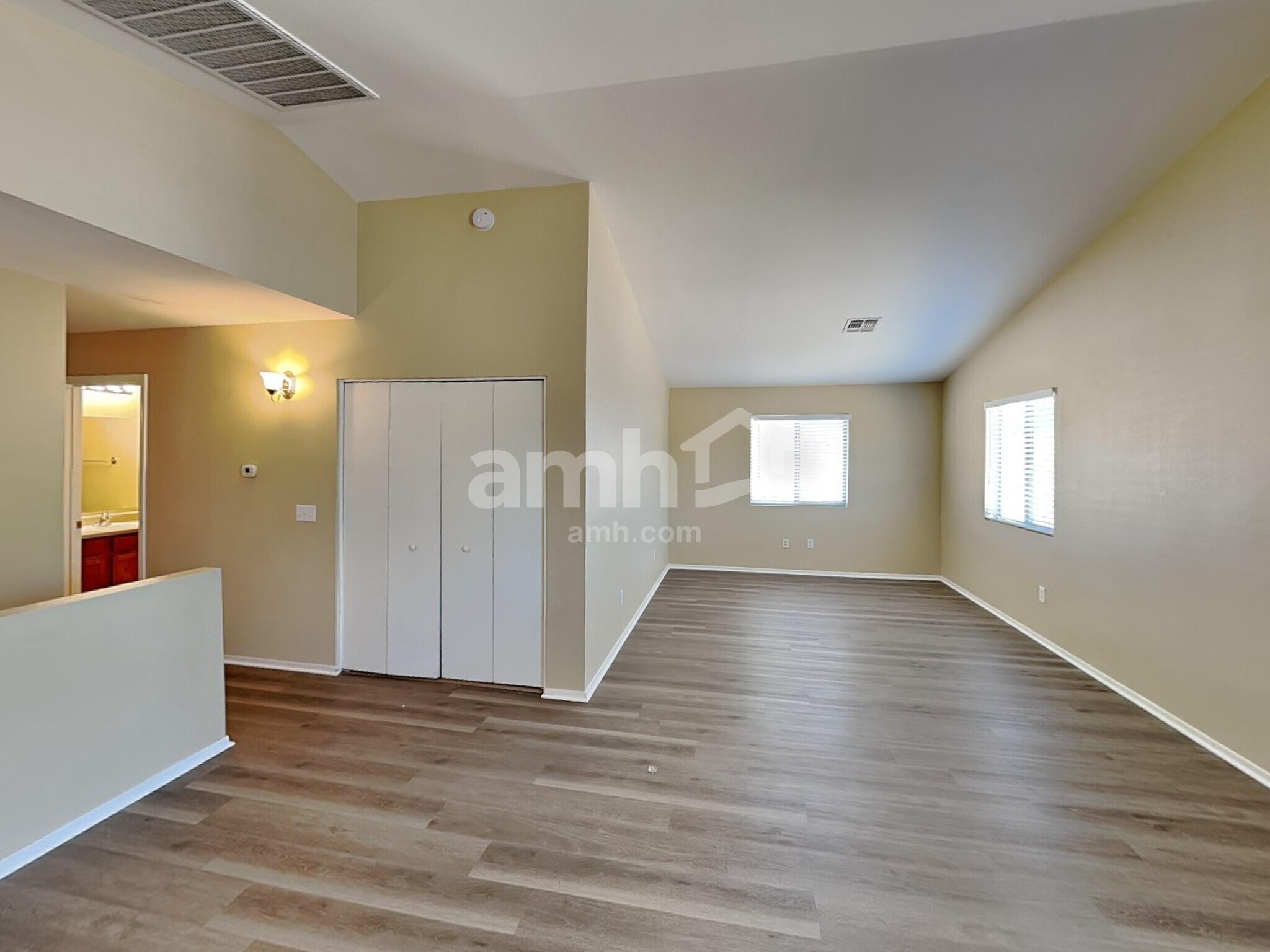 Building Photo - 782 W Calle Ormino