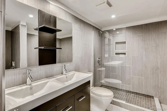 Building Photo - Top Level One Bedroom Condo in Rhino