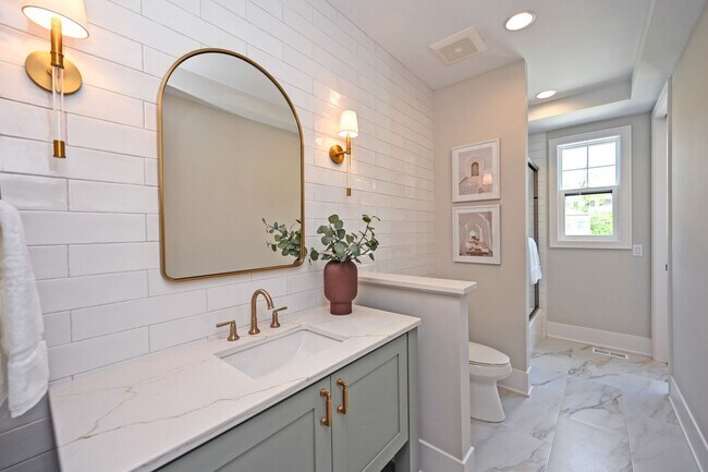 Building Photo - Gorgeous new construction on one of Oakley...