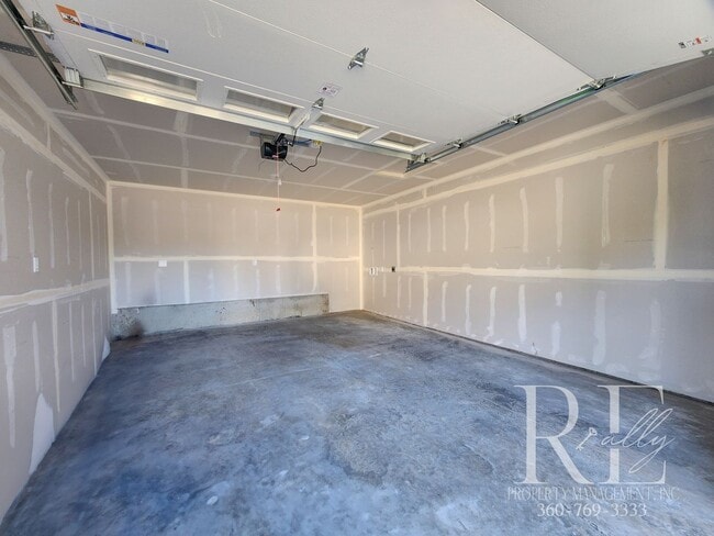 Building Photo - Brand-New 2-Bed, 2-Bath Duplex with Garage...