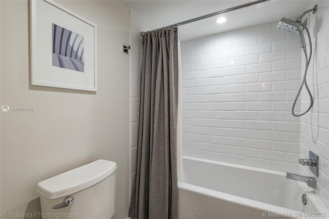 Building Photo - 2101 S Ocean Dr