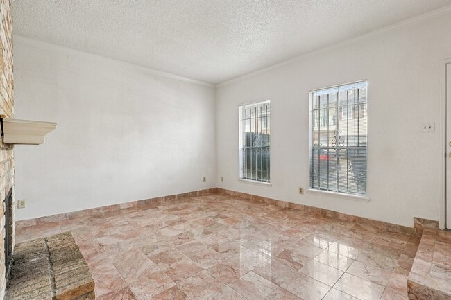 Building Photo - 7700 Creekbend Dr