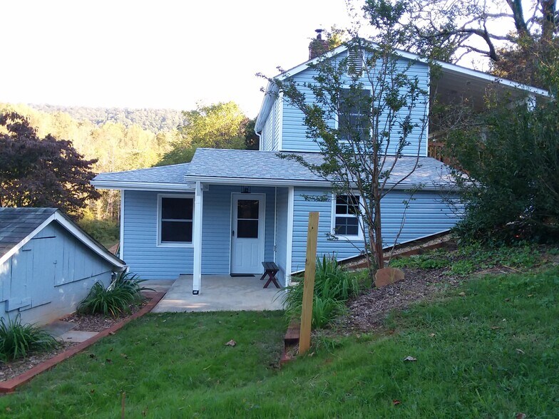 Side view with entrance door - 2392 Clements Hollow Ln