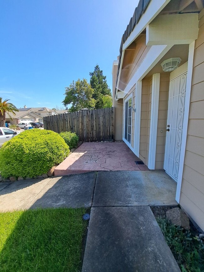 Building Photo - 354 Bradley Dr