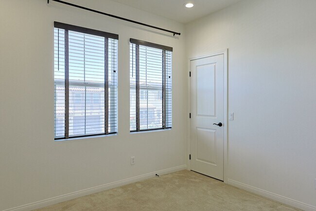 Building Photo - Gorgeous 4 Bedroom and 3 Bath Home in Chula vista/Otay Ranch Area
