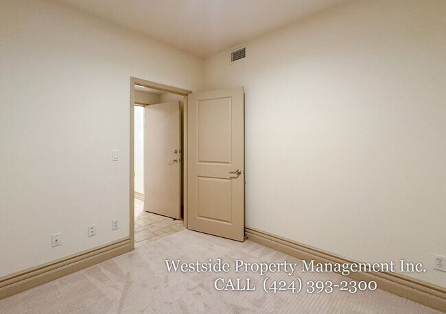 Building Photo - 1337 Wellesley Ave