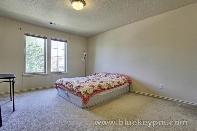 Building Photo - North Bethany Home, 4 Bed 2.5 Bath near PCC Rock Creek and Springville Elem School