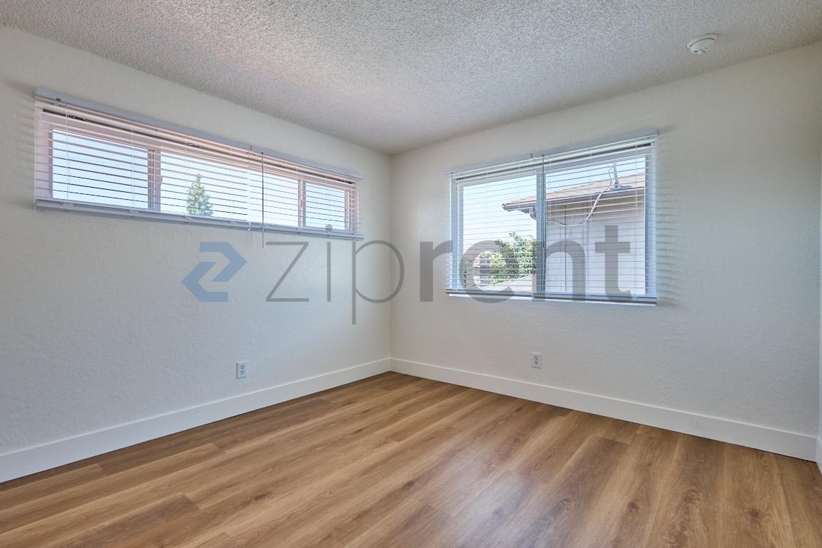 Building Photo - Unit A