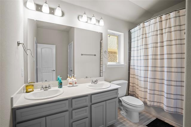 Building Photo - 2093 Almassera Dr