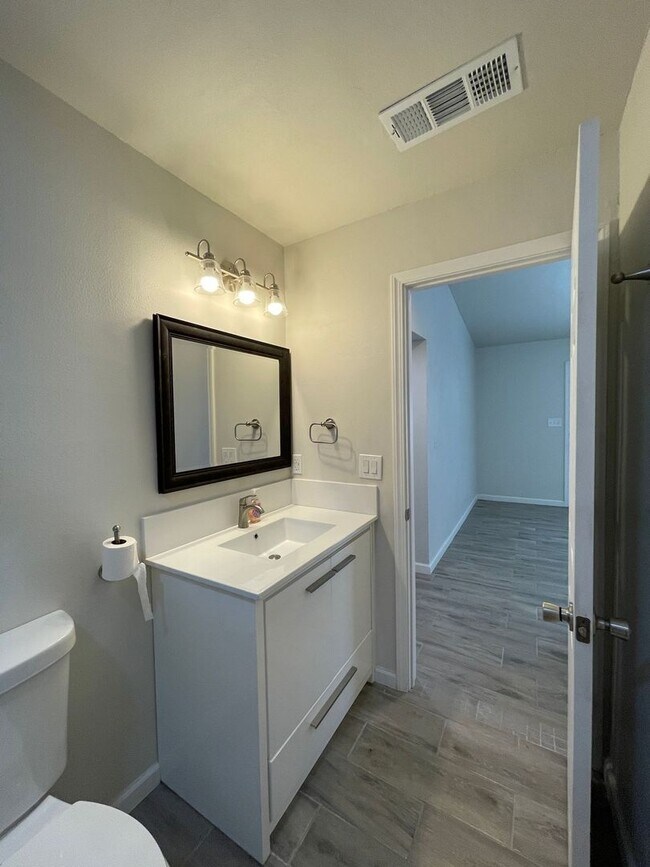 Building Photo - WELCOME HOME TO BULLARD’S BEST-KEPT SECRET!