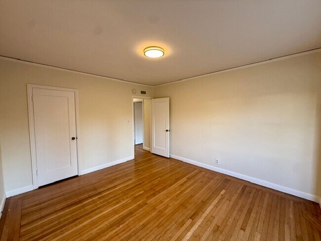 Building Photo - 145 Sylvan Ave