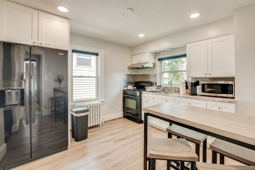 Building Photo - 278 High St