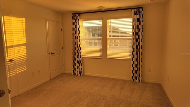 Building Photo - 2004 Viewfinder St