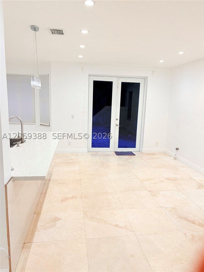 Building Photo - 1581 SW 106th Ave