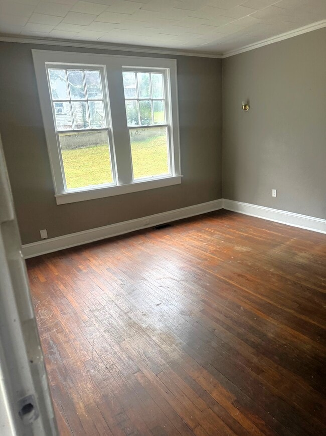 Building Photo - 614 Goodwin Ave