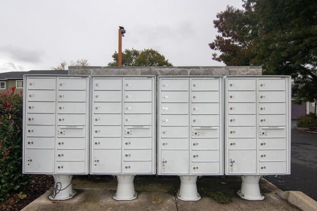 Building Photo - 2030 Brookhurst St