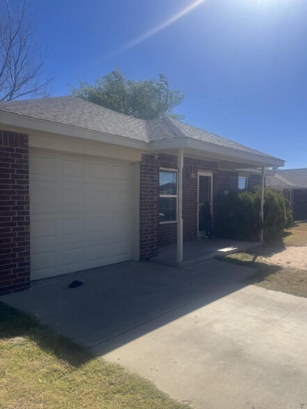 Primary Photo - 4403 S Roberts St