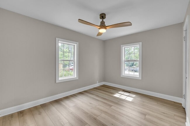 Building Photo - 255 Dixie Dr