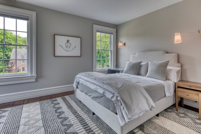 Building Photo - 7 Somers Pl