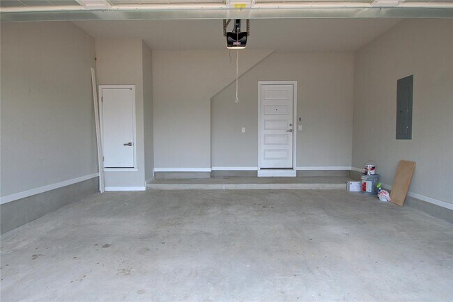 Building Photo - 504 Hummingbird Ln