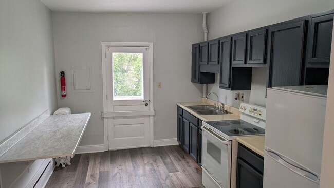 Building Photo - Spacious 1 Bedroom in Heart of Midtown Har...