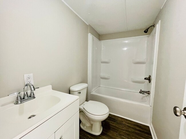 Building Photo - 2bd/2ba Renovated Mobile Home on a Perfect Country Lot Overlooking Farm Fields!