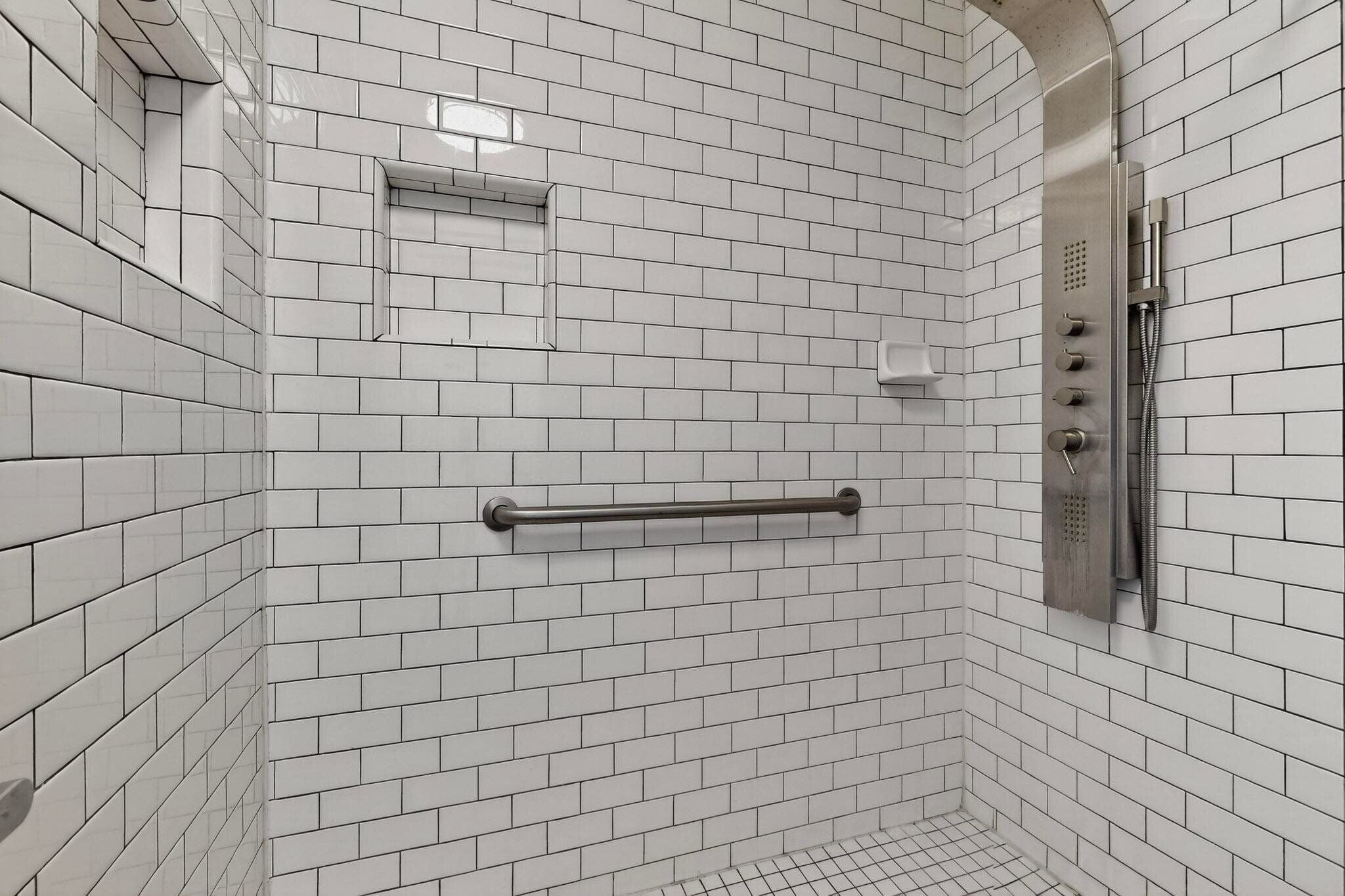 Building Photo - 5528 Overlook Dr NE