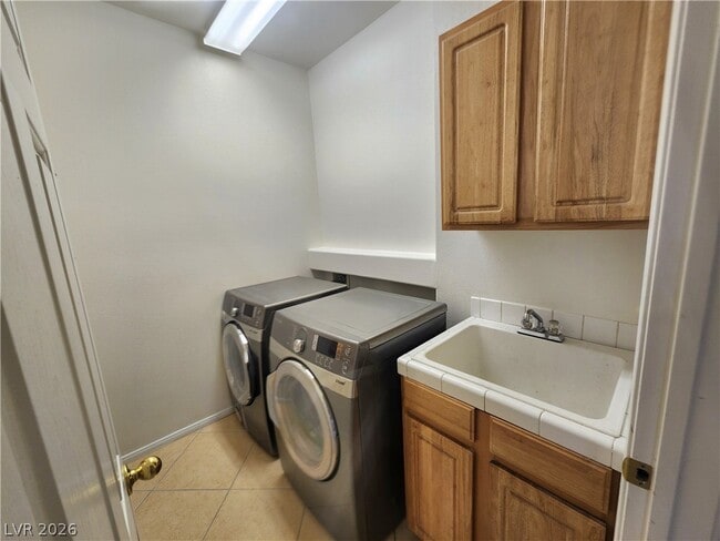 Building Photo - 3555 Meridale Dr