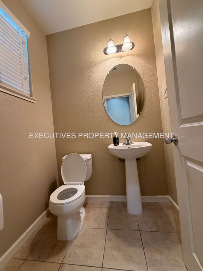 Building Photo - 3895 Bethpage St