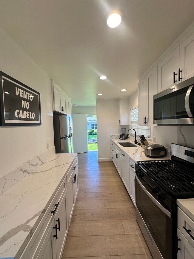 Building Photo - 2303 Amherst Ave