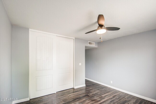 Building Photo - 7217 N 36th Ln
