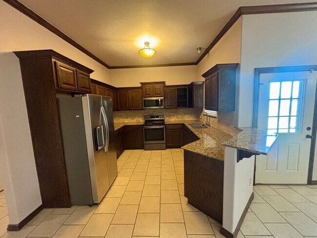 Building Photo - Wonderful 3 Bed 2 Bath Home in Yukon